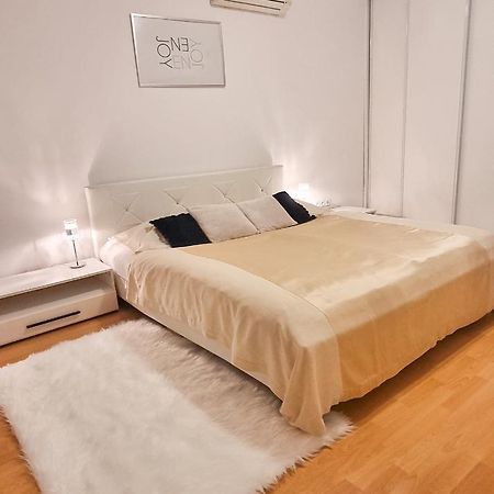 Modern & Cozy Apartment Near Hockey & Football Arena Bratislava Luaran gambar