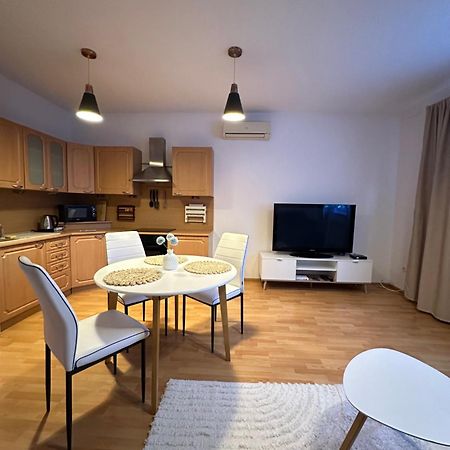 Modern & Cozy Apartment Near Hockey & Football Arena Bratislava Luaran gambar