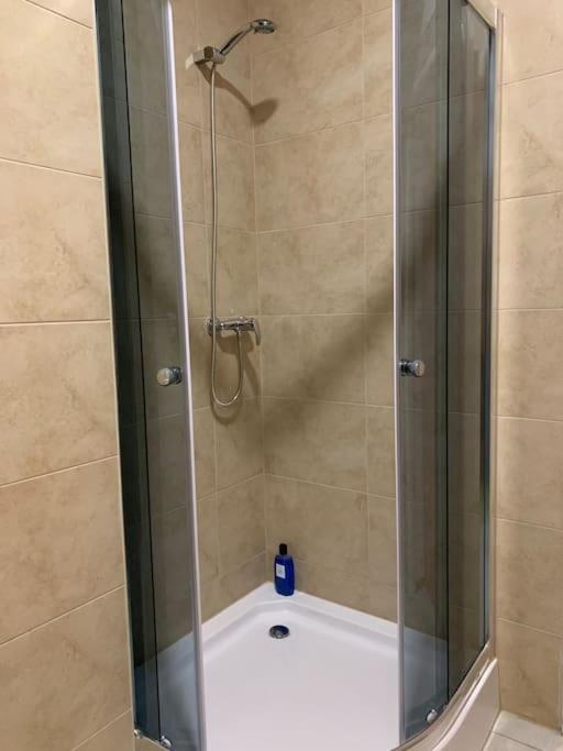 Modern & Cozy Apartment Near Hockey & Football Arena Bratislava Luaran gambar