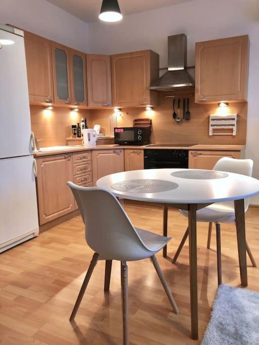 Modern & Cozy Apartment Near Hockey & Football Arena Bratislava Luaran gambar