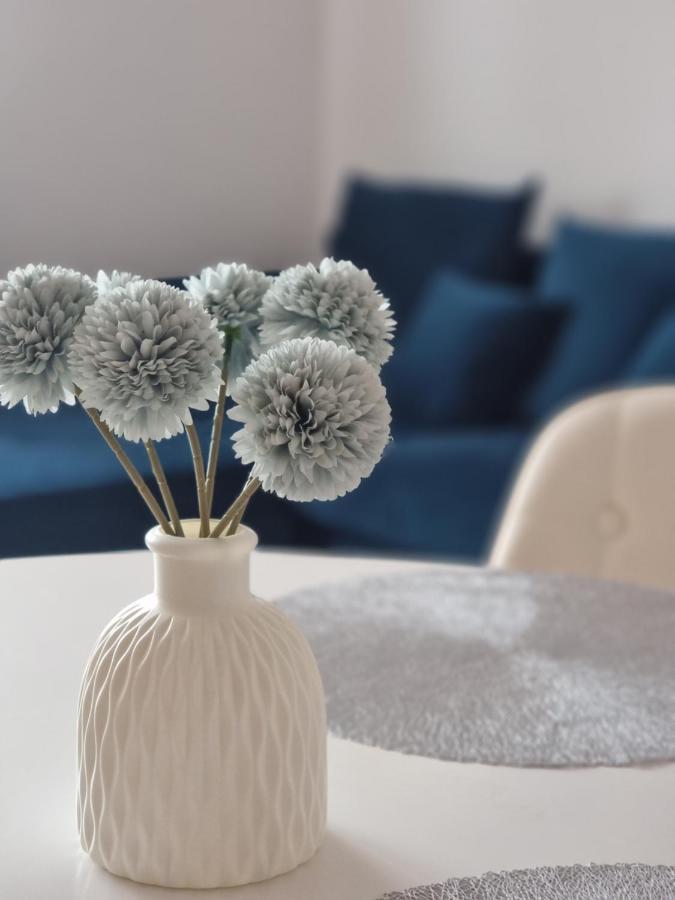 Modern & Cozy Apartment Near Hockey & Football Arena Bratislava Luaran gambar